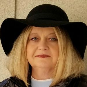 Meet your Posher, Debbie